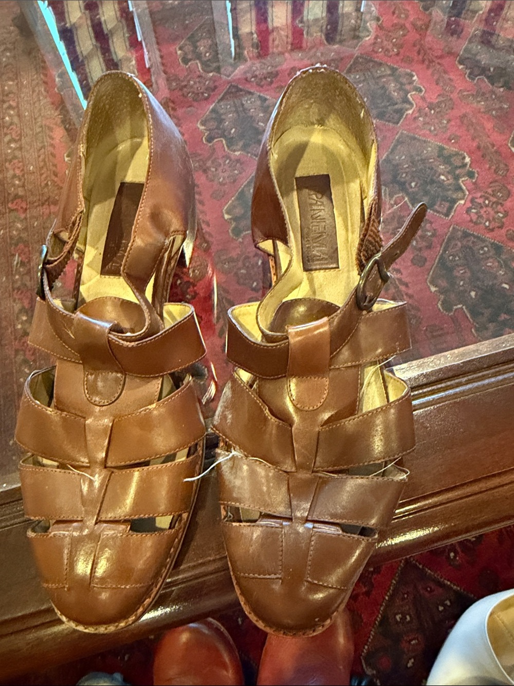 Vintage women’s  Brown Leather Heeled sandals